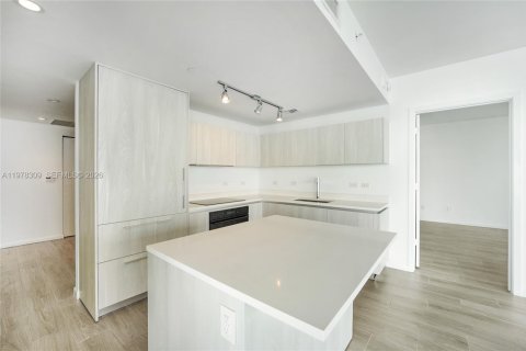 Condo in Miami, Florida, 3 bedrooms  № 2042179 - photo 3