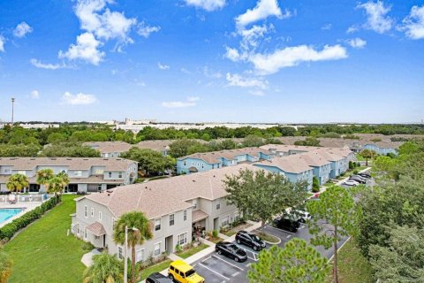 Townhouse in Gibsonton, Florida 2 bedrooms, 126.35 sq.m. № 2395921 - photo 2