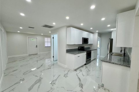 Casa en venta en Punta Gorda, Florida, 5 dormitorios, 133.78 m2 № 1769519 - foto 4