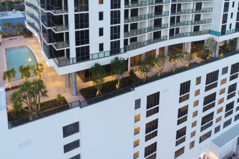 CANVAS CONDO in Palm Beach, Florida № 32654 - photo 1