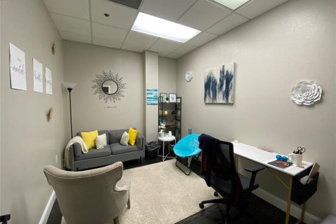 Immobilier commercial à louer à Tampa, Floride: 2168.9 m2 № 249153 - photo 7