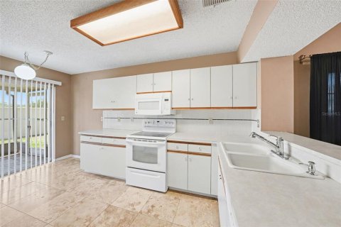 Condominio en venta en New Port Richey, Florida, 2 dormitorios, 95.22 m2 № 2116854 - foto 14