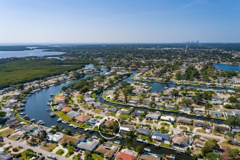 House in Saint Petersburg, Florida 3 bedrooms, 150.22 sq.m. № 1743213 - photo 15
