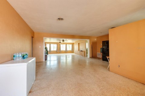 House in Saint Petersburg, Florida 3 bedrooms, 150.22 sq.m. № 1743213 - photo 3