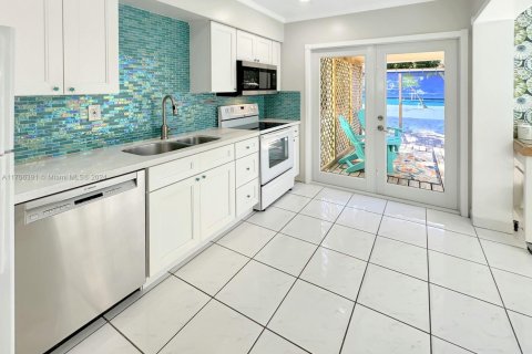 House in Fort Lauderdale, Florida 2 bedrooms, 81.57 sq.m. № 2053788 - photo 19