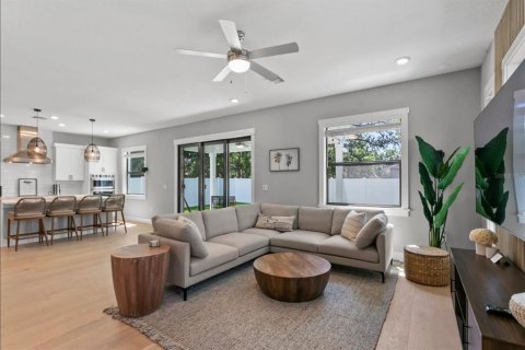 Casa en alquiler en Tampa, Florida, 5 dormitorios, 240.25 m2 № 1905602 - foto 7