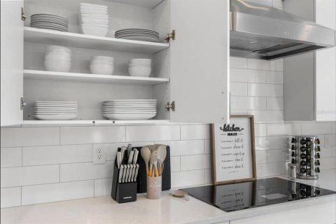 Casa en alquiler en Tampa, Florida, 5 dormitorios, 240.25 m2 № 1905602 - foto 15