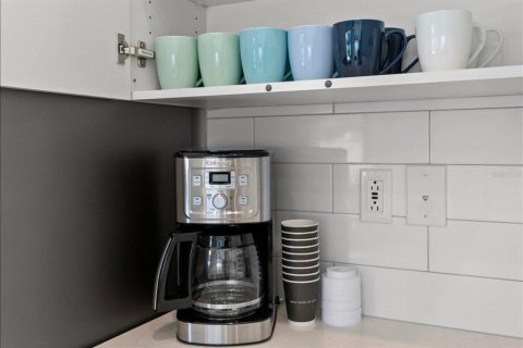 Casa en alquiler en Tampa, Florida, 5 dormitorios, 240.25 m2 № 1905602 - foto 10