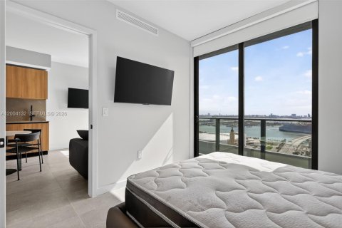 Condo in Miami, Florida, 1 bedroom  № 2186258 - photo 13