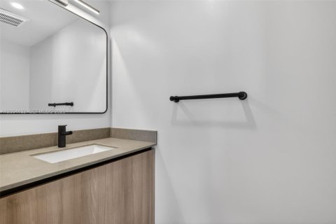 Condo in Miami, Florida, 1 bedroom  № 2186258 - photo 10