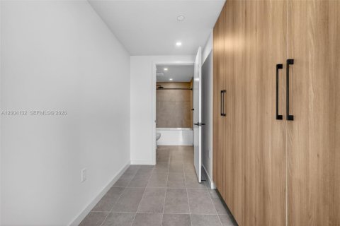Condo in Miami, Florida, 1 bedroom  № 2186258 - photo 14