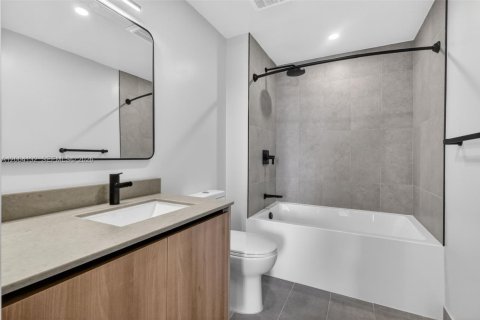 Condo in Miami, Florida, 1 bedroom  № 2186258 - photo 15