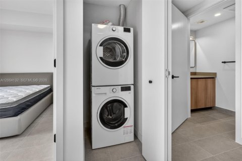 Condo in Miami, Florida, 1 bedroom  № 2186258 - photo 9