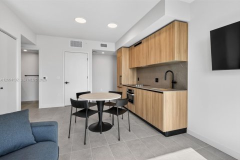 Condo in Miami, Florida, 1 bedroom  № 2186258 - photo 8