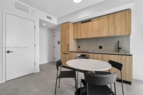 Condo in Miami, Florida, 1 bedroom  № 2186258 - photo 3