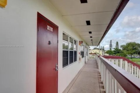 Снять в аренду кондоминиум в Бока-Ратон, Флорида 1 спальня, 65.22м2, № 1981582 - фото 2