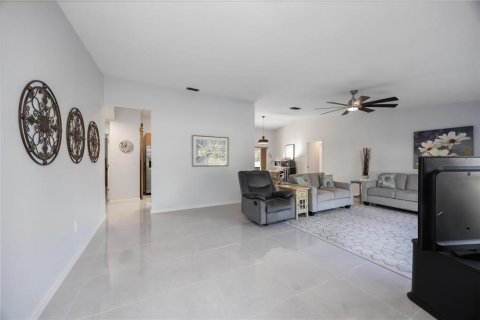 Villa ou maison à vendre à Port Charlotte, Floride: 2 chambres, 138.98 m2 № 2232006 - photo 11