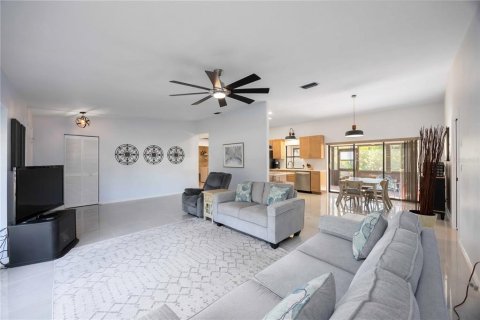 Villa ou maison à vendre à Port Charlotte, Floride: 2 chambres, 138.98 m2 № 2232006 - photo 2
