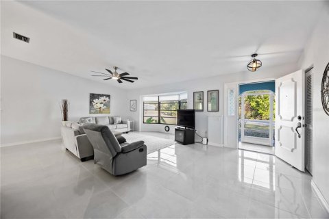 Villa ou maison à vendre à Port Charlotte, Floride: 2 chambres, 138.98 m2 № 2232006 - photo 6