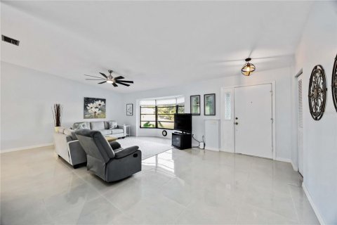 Villa ou maison à vendre à Port Charlotte, Floride: 2 chambres, 138.98 m2 № 2232006 - photo 5