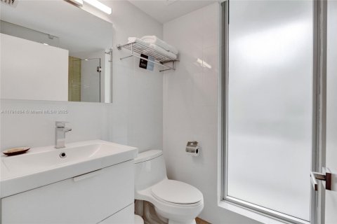 Condo in Miami Beach, Florida, 1 bedroom  № 1860992 - photo 16