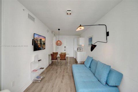 Condo in Miami Beach, Florida, 1 bedroom  № 1860992 - photo 7