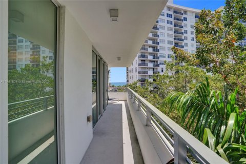 Condo in Miami Beach, Florida, 1 bedroom  № 1860992 - photo 22
