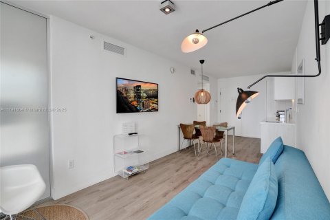 Condo in Miami Beach, Florida, 1 bedroom  № 1860992 - photo 3