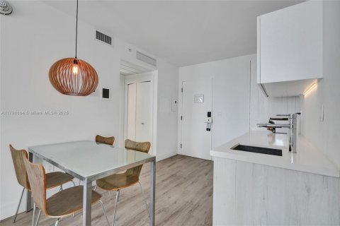 Condo in Miami Beach, Florida, 1 bedroom  № 1860992 - photo 8