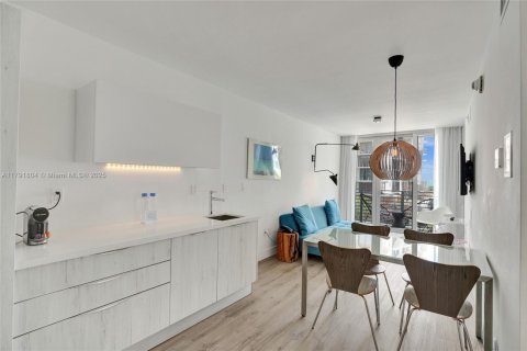 Condo in Miami Beach, Florida, 1 bedroom  № 1860992 - photo 2