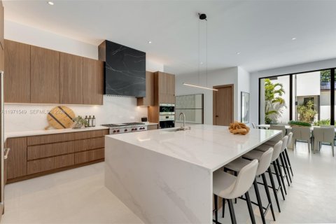 Casa en venta en Pinecrest, Florida, 8 dormitorios, 873.84 m2 № 2032856 - foto 12