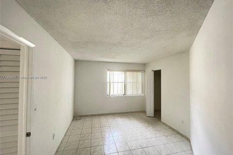 Copropriété à louer à Miami, Floride: 2 chambres, 74.32 m2 № 1986704 - photo 4