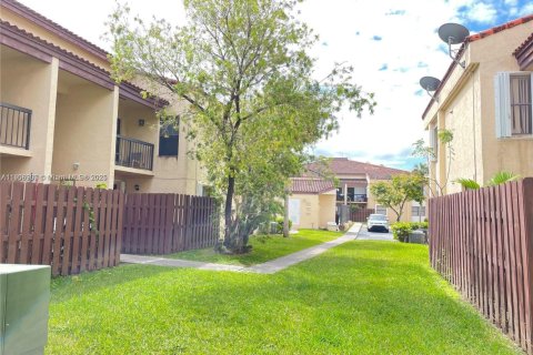 Copropriété à louer à Miami, Floride: 2 chambres, 74.32 m2 № 1986704 - photo 1