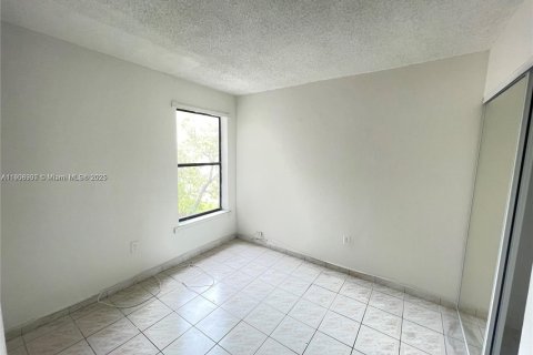 Copropriété à louer à Miami, Floride: 2 chambres, 74.32 m2 № 1986704 - photo 3
