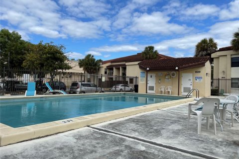 Copropriété à louer à Miami, Floride: 2 chambres, 74.32 m2 № 1986704 - photo 8