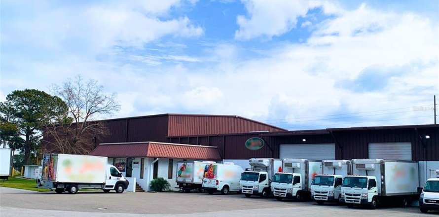 Commercial property in Winter Haven, Florida 1762.36 sq.m. № 2110466