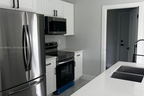 Снять в аренду виллу или дом в Себринг, Флорида 3 спальни, № 2030311 - фото 9