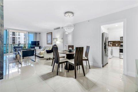 Copropriété à vendre à Hollywood, Floride: 1 chambre, 77.57 m2 № 2008088 - photo 2