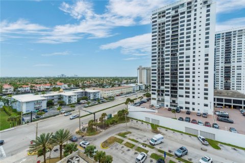 Copropriété à vendre à Hollywood, Floride: 1 chambre, 77.57 m2 № 2008088 - photo 20