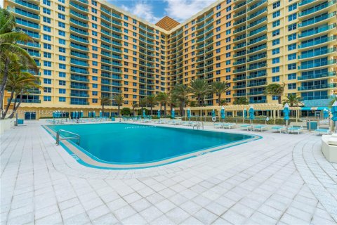 Copropriété à vendre à Hollywood, Floride: 1 chambre, 77.57 m2 № 2008088 - photo 27