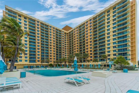 Copropriété à vendre à Hollywood, Floride: 1 chambre, 77.57 m2 № 2008088 - photo 29