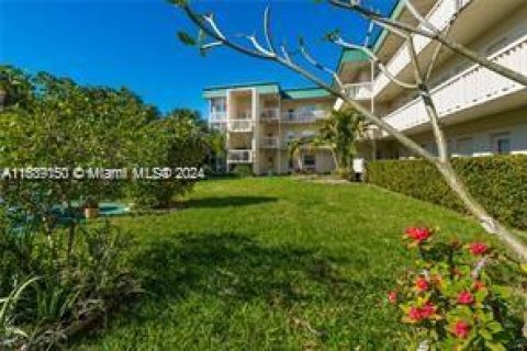 Condo in Hallandale Beach, Florida, 2 bedrooms  № 1875328 - photo 5