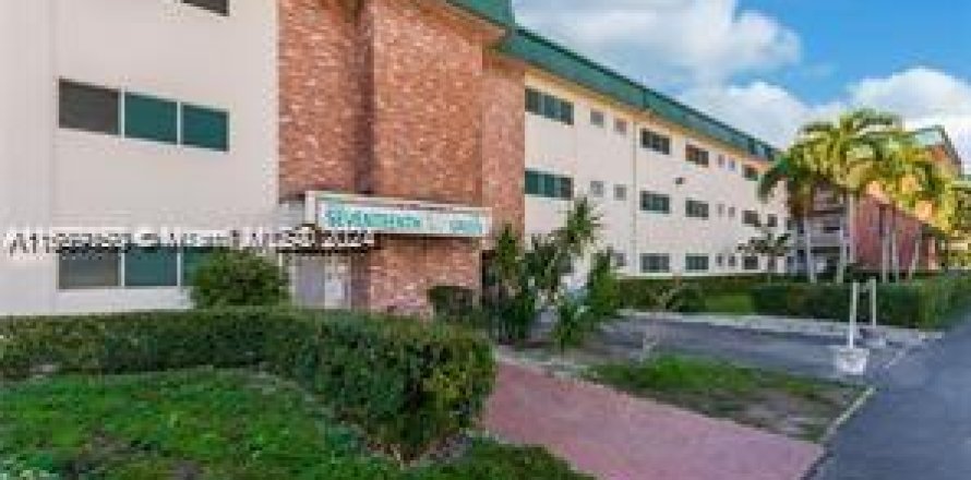 Condo in Hallandale Beach, Florida, 2 bedrooms  № 1875328