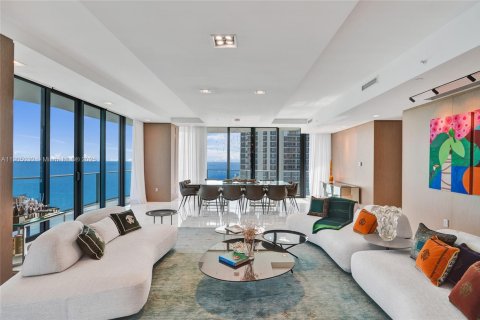 Condominio en venta en Sunny Isles Beach, Florida, 4 dormitorios, 463.77 m2 № 1975952 - foto 9