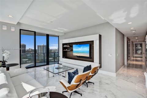 Condominio en venta en Sunny Isles Beach, Florida, 4 dormitorios, 463.77 m2 № 1975952 - foto 20