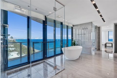 Condominio en venta en Sunny Isles Beach, Florida, 4 dormitorios, 463.77 m2 № 1975952 - foto 29