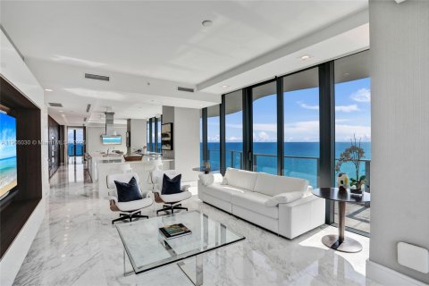 Condominio en venta en Sunny Isles Beach, Florida, 4 dormitorios, 463.77 m2 № 1975952 - foto 18