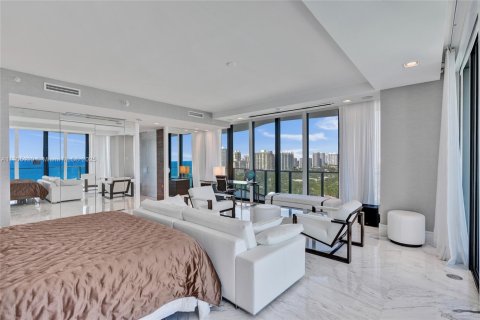 Condominio en venta en Sunny Isles Beach, Florida, 4 dormitorios, 463.77 m2 № 1975952 - foto 24