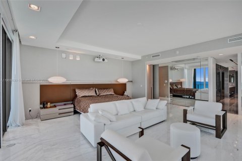 Condominio en venta en Sunny Isles Beach, Florida, 4 dormitorios, 463.77 m2 № 1975952 - foto 22