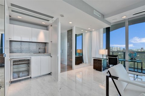 Condominio en venta en Sunny Isles Beach, Florida, 4 dormitorios, 463.77 m2 № 1975952 - foto 25